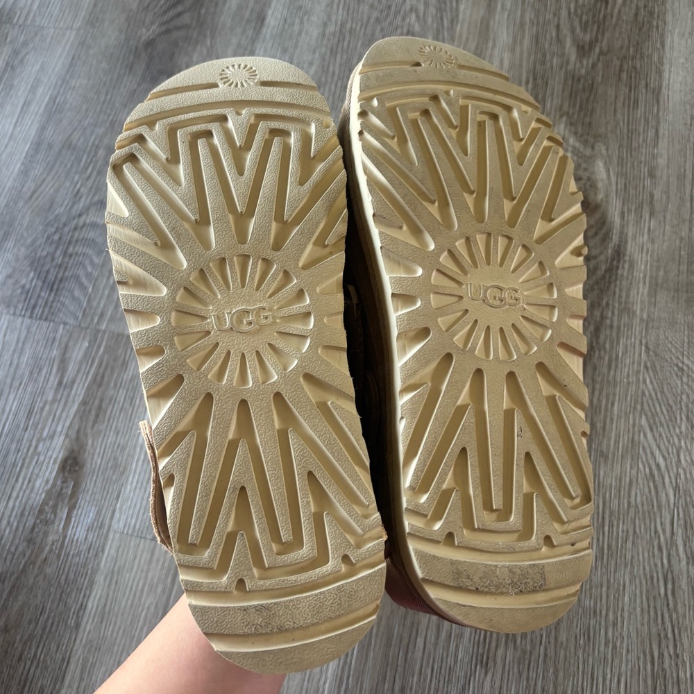 Women’s Ugg Golden Star Clogs - Picture 9 of 12